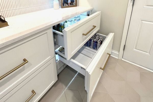 Refrigerated pull-out drawer with ample storage for additional drinks