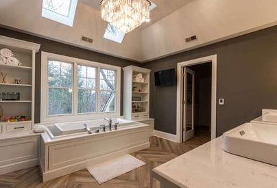 Bathtub that faces 3 windows to let natural light pour in the space