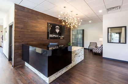 Front desk and lobby area for corporate real estate office in Illinois RE/MAX